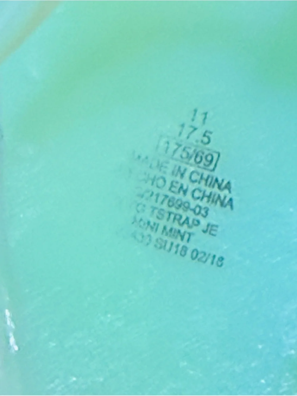 Old Navy Mint Green Strappy T Sling Back Snap Closure Jelly Sandals Sz 11 Kids